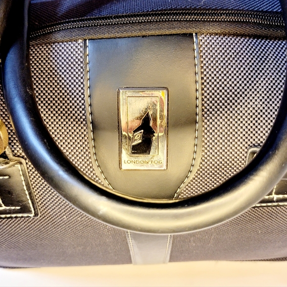 London Fog Oxford Style Cabin Bag Carry On Over Night Luggage Satchel Under Seat - Picture 12 of 12